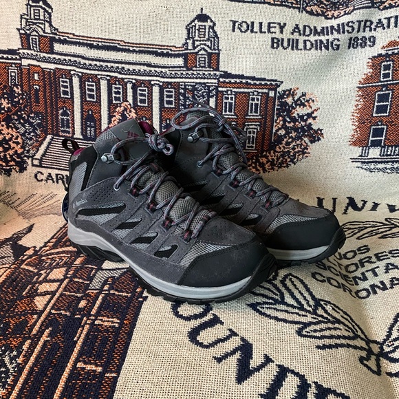 Womens Columbia Crestwood Mid Hiking Boots - Picture 11 of 13